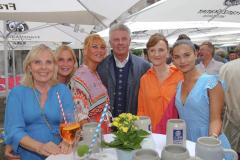 Irene Scapell, Lisa Strauss, Dana Baehr, Dieter Reiter, Kristina Klaric mit Nichte Magdalena (von li. nach re.), Sommerfest der Innenstadtwirte im Rathaus Prunkhof in München 2023