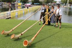 Alphornbläser Olympiapark mit Franziska Inselklammer (2. von li.)