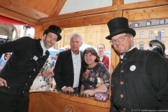 Petra und Dieter Reiter (Mitte), Handwerkerdorf am Odeonsplatz beim Stadtgründungsfest in München 2019