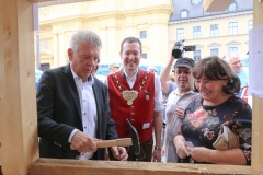 Dieter Reiter, Claudius Wolfrum, Petra Reiter (von li. nach re), Handwerkerdorf am Odeonsplatz beim Stadtgründungsfest in München 2019