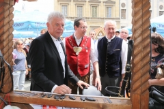 Dieter Reiter, Claudius Wolfrum,  Franz Xaver Peteranderl  (von li. nach re), Handwerkerdorf am Odeonsplatz beim Stadtgründungsfest in München 2019