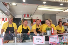 Christian Schöttl (2. von re.), Janina Homann (re.), Handwerkerdorf am Odeonsplatz beim Stadtgründungsfest in München 2019