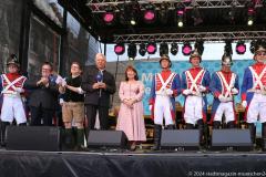 Clemens Baumgärtner,  Uli Florl, Dieter Reiter, Petra Reiter mit Stadtwache (von li. nach re.)