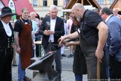 Dieter Reiter (Mitte), Handwerkerdorf am Stadtgründungsfest am Odeonsplatz in München 2023