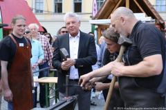 Dieter Reiter (Mitte), Handwerkerdorf am Stadtgründungsfest am Odeonsplatz in München 2023