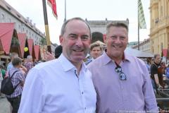 Hubert Aiwanger und Andreas Gassner (re.), Handwerkerdorf am Stadtgründungsfest am Odeonsplatz in München 2023