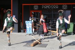 Happy Bavarians, Trachtival im Werksviertel hinter dem Ostbahnhof in München 2021