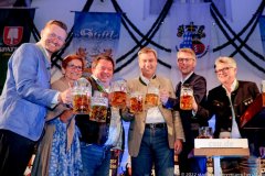 Wolfgang Stefinger, Friederike Steinberger, Franz Risch, Dr. Markus Söder, , Markus Blume, Dr. Karl Ibscher (von li. nach re.), CSU Veranstaltung auf der Truderinger Festwoche 2022